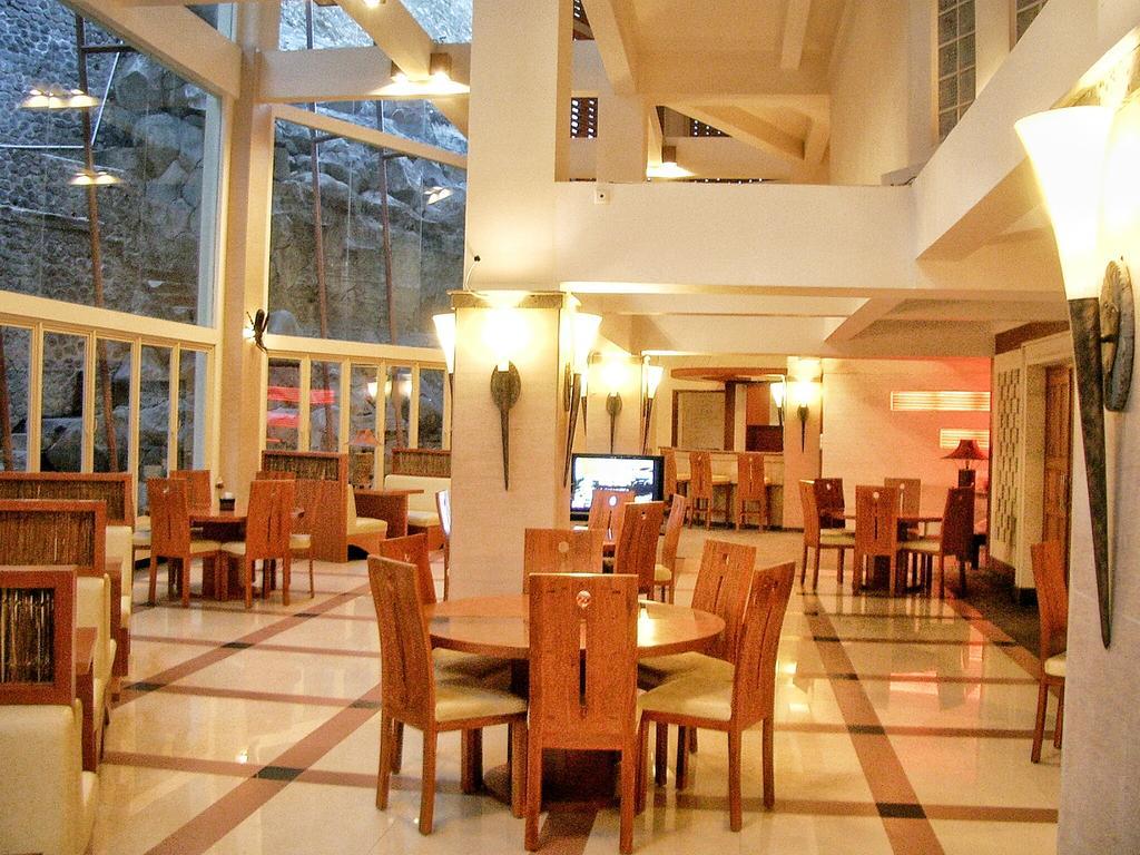 Pines Garden Resort Prigen Exterior photo